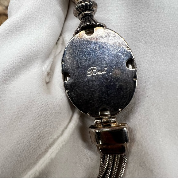 Marked “Best” Black onyx  Cabochon Pendant w/ Victorian Style Etchings & Tassel - Picture 6 of 7